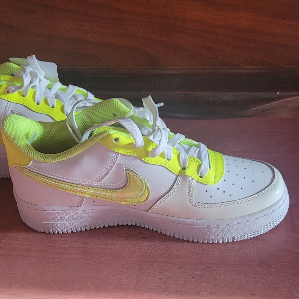 NIke Air Force 1 Shoes - Picture 6 of 9